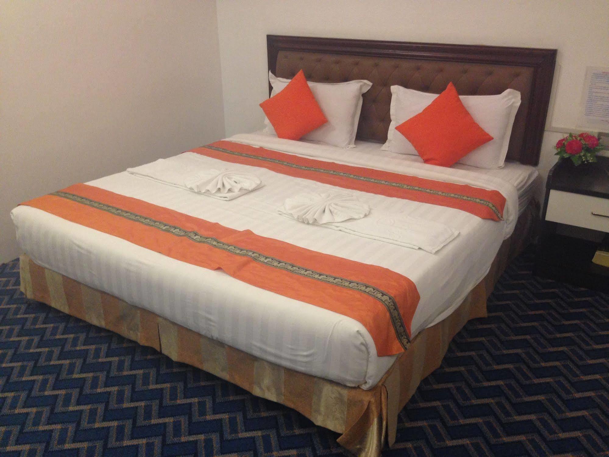 Perfect Hotel Mandalay Exterior foto